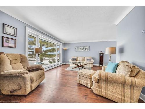 3542 Fifteenth Street, Lincoln, ON - Indoor Photo Showing Living Room