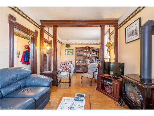 962 10Th Concession Road W, Flamborough, ON - Indoor Photo Showing Living Room