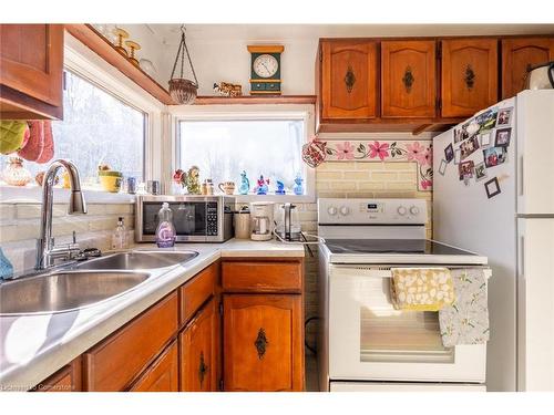 962 10Th Concession Road W, Flamborough, ON - Indoor Photo Showing Kitchen With Double Sink