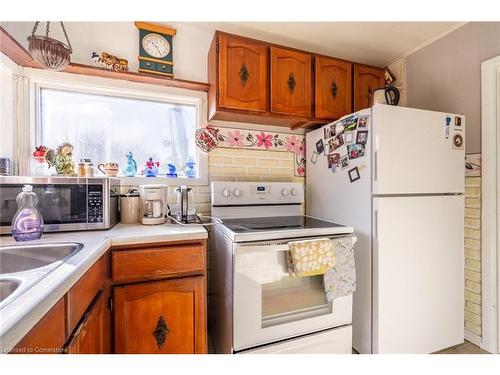 962 10Th Concession Road W, Flamborough, ON - Indoor Photo Showing Kitchen