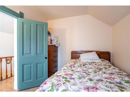 962 10Th Concession Road W, Flamborough, ON - Indoor Photo Showing Bedroom