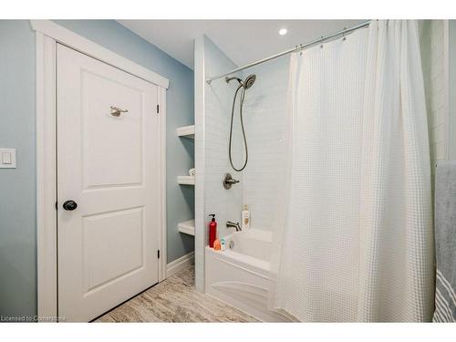 6490 Panton Street, Burlington, ON - Indoor Photo Showing Bathroom