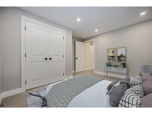 6490 Panton Street, Burlington, ON - Indoor Photo Showing Bedroom