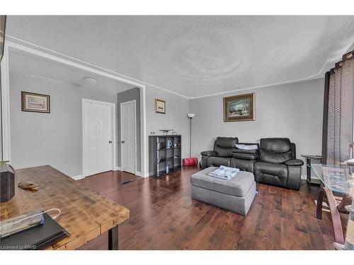 918 Concession 6 Road, Jarvis, ON - Indoor Photo Showing Living Room