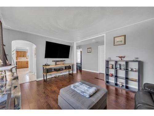 918 Concession 6 Road, Jarvis, ON - Indoor Photo Showing Living Room