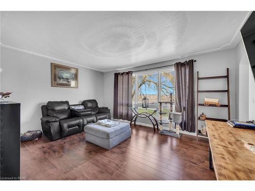 918 Concession 6 Road, Jarvis, ON - Indoor Photo Showing Living Room