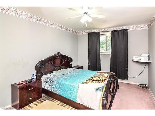 116 Gainsborough Road, Hamilton, ON - Indoor Photo Showing Bedroom