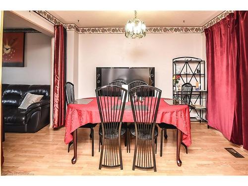 116 Gainsborough Road, Hamilton, ON - Indoor Photo Showing Dining Room