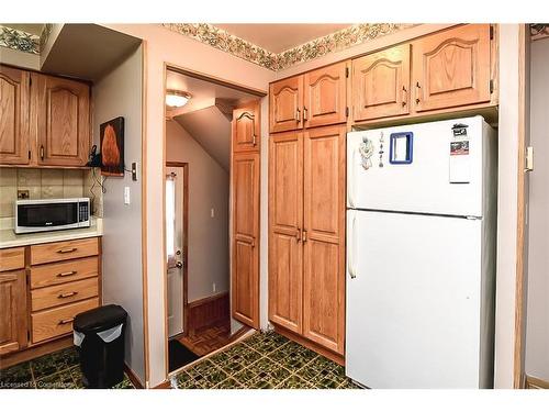 116 Gainsborough Road, Hamilton, ON - Indoor Photo Showing Kitchen