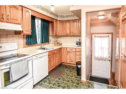 116 Gainsborough Road, Hamilton, ON - Indoor Photo Showing Kitchen