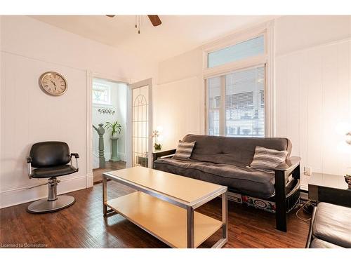 124 Main Street W, Port Colborne, ON - Indoor Photo Showing Living Room