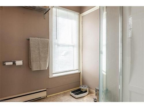 124 Main Street W, Port Colborne, ON - Indoor Photo Showing Bathroom