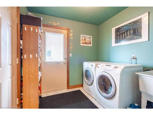 9 Sugarberry Court, Stoney Creek, ON - Indoor Photo Showing Laundry Room