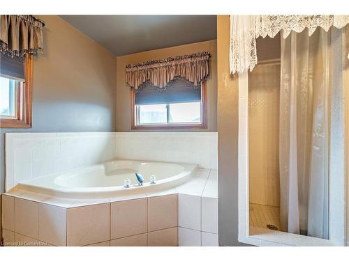 9 Sugarberry Court, Stoney Creek, ON - Indoor Photo Showing Bathroom