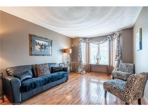 9 Sugarberry Court, Stoney Creek, ON - Indoor Photo Showing Living Room