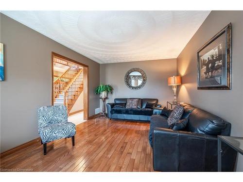 9 Sugarberry Court, Stoney Creek, ON - Indoor Photo Showing Living Room