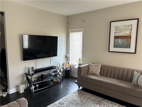 20 Vanhorne Close, Brampton, ON - Indoor Photo Showing Living Room