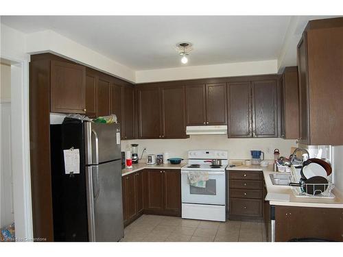 10 Urbana Road, Brampton, ON - Indoor Photo Showing Kitchen