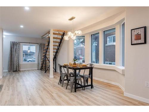 5759 Robinson Street, Niagara Falls, ON - Indoor Photo Showing Dining Room