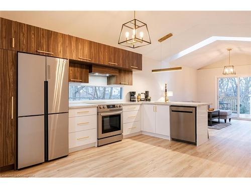 5759 Robinson Street, Niagara Falls, ON - Indoor Photo Showing Kitchen