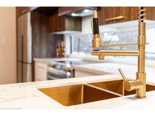 5759 Robinson Street, Niagara Falls, ON - Indoor Photo Showing Kitchen