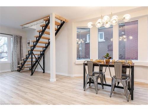 5759 Robinson Street, Niagara Falls, ON - Indoor Photo Showing Dining Room