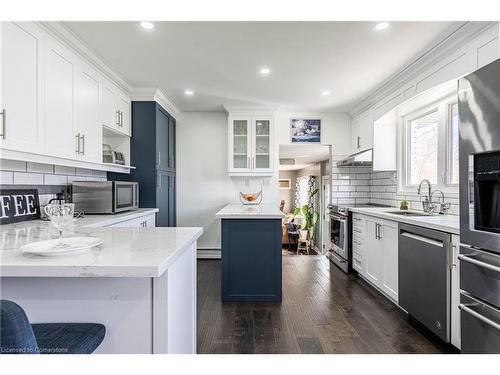 4126 London Court, Niagara Falls, ON - Indoor Photo Showing Kitchen With Stainless Steel Kitchen With Upgraded Kitchen