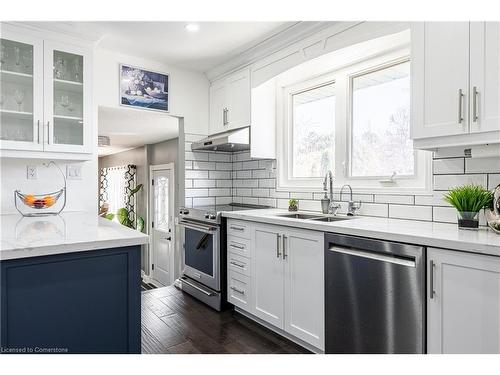 4126 London Court, Niagara Falls, ON - Indoor Photo Showing Kitchen With Stainless Steel Kitchen With Double Sink With Upgraded Kitchen