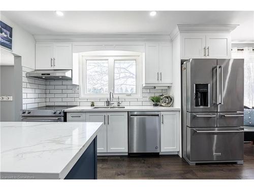 4126 London Court, Niagara Falls, ON - Indoor Photo Showing Kitchen With Stainless Steel Kitchen With Upgraded Kitchen