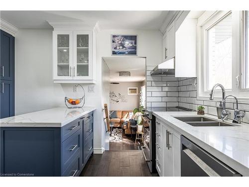 4126 London Court, Niagara Falls, ON - Indoor Photo Showing Kitchen With Double Sink