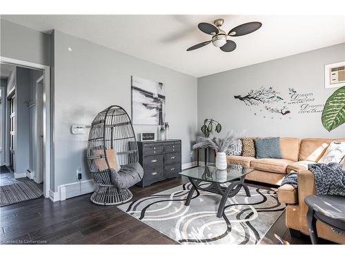 4126 London Court, Niagara Falls, ON - Indoor Photo Showing Living Room