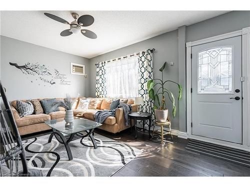 4126 London Court, Niagara Falls, ON - Indoor Photo Showing Living Room