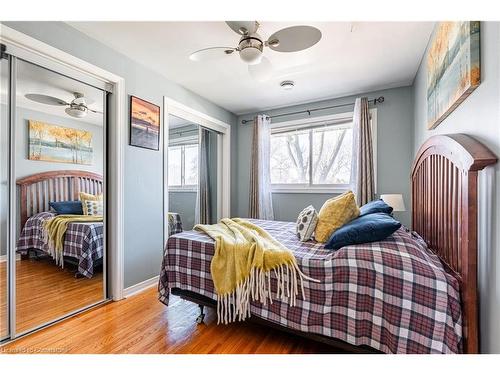 4126 London Court, Niagara Falls, ON - Indoor Photo Showing Bedroom