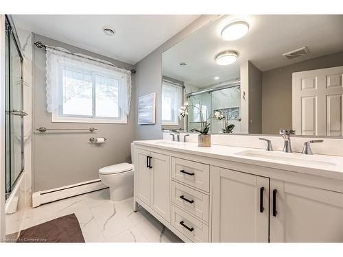 4126 London Court, Niagara Falls, ON - Indoor Photo Showing Bathroom