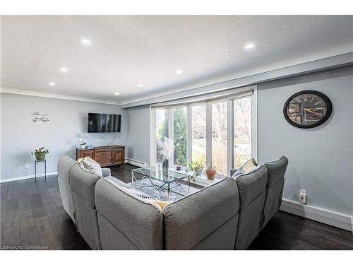 4126 London Court, Niagara Falls, ON - Indoor Photo Showing Living Room