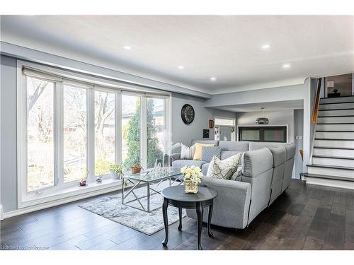 4126 London Court, Niagara Falls, ON - Indoor Photo Showing Living Room