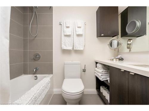 1012-155 Yorkville Avenue, Toronto, ON - Indoor Photo Showing Bathroom