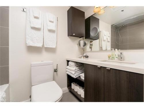 1012-155 Yorkville Avenue, Toronto, ON - Indoor Photo Showing Bathroom