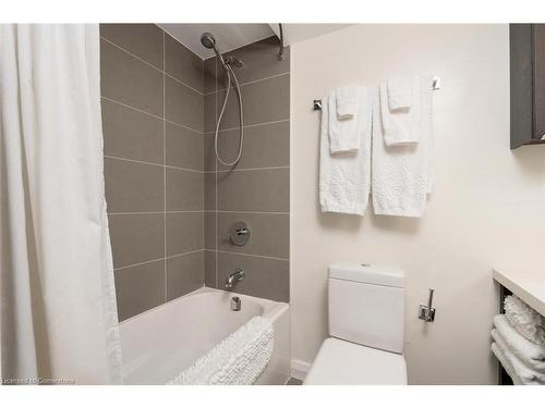 1012-155 Yorkville Avenue, Toronto, ON - Indoor Photo Showing Bathroom