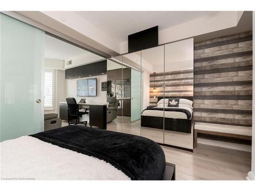 1012-155 Yorkville Avenue, Toronto, ON - Indoor Photo Showing Bedroom