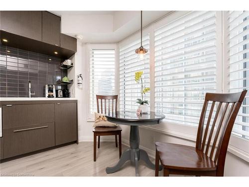 1012-155 Yorkville Avenue, Toronto, ON - Indoor Photo Showing Dining Room