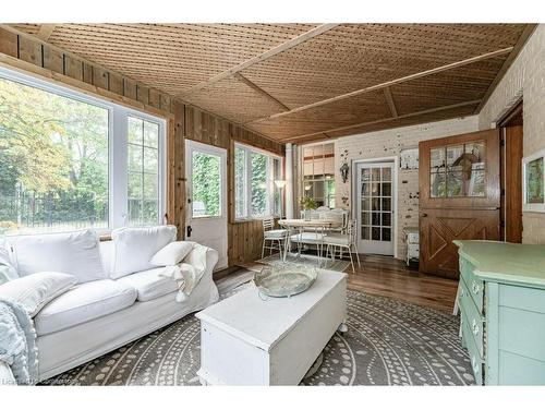 711 Norfolk Street S, Simcoe, ON - Indoor Photo Showing Living Room