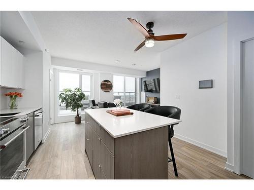 A907-3210 Dakota Common, Burlington, ON - Indoor Photo Showing Kitchen With Upgraded Kitchen