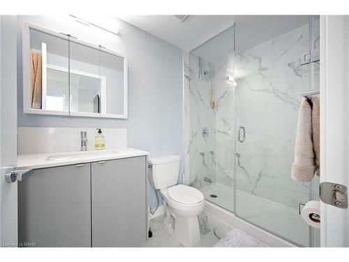 A907-3210 Dakota Common, Burlington, ON - Indoor Photo Showing Bathroom