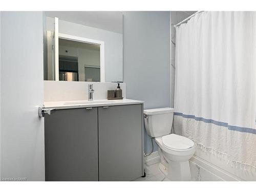 A907-3210 Dakota Common, Burlington, ON - Indoor Photo Showing Bathroom