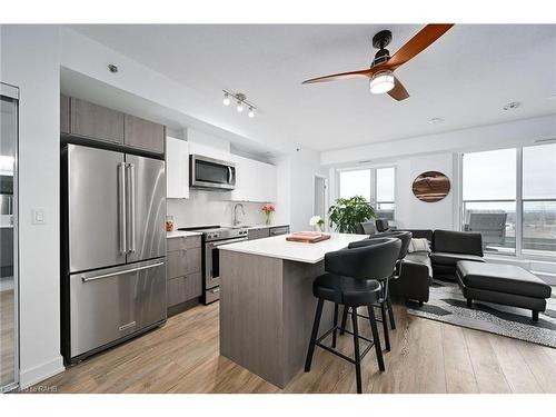 A907-3210 Dakota Common, Burlington, ON - Indoor Photo Showing Kitchen With Stainless Steel Kitchen With Upgraded Kitchen