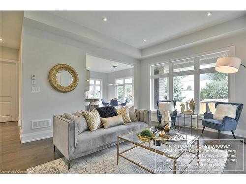 87 Aquasanta Crescent, Hamilton, ON - Indoor Photo Showing Living Room