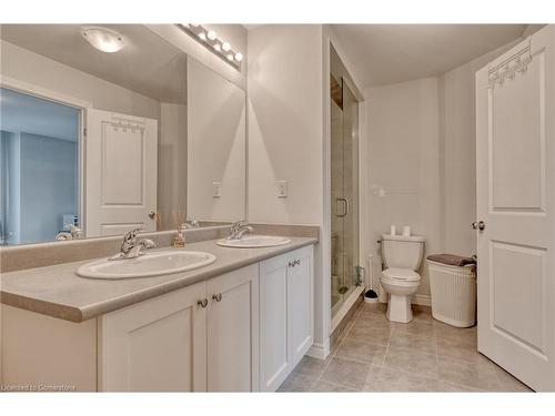 33 Pinot Crescent, Hamilton, ON - Indoor Photo Showing Bathroom