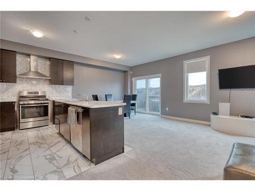 33 Pinot Crescent, Hamilton, ON - Indoor Photo Showing Kitchen