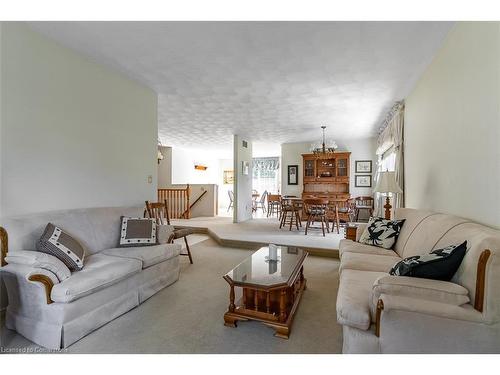 47 Winter Way, Brantford, ON - Indoor Photo Showing Living Room